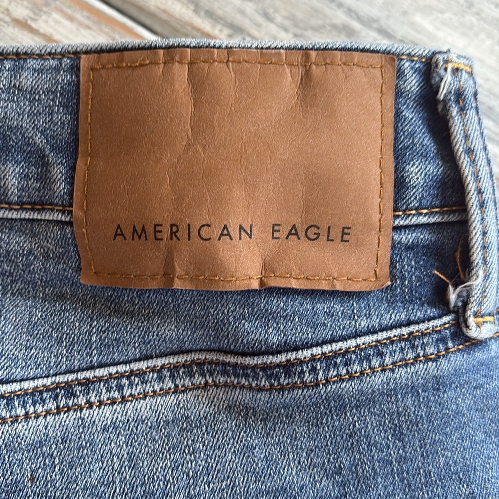 As new, American Eagle air flex distressed cutoff Jean shorts, size US 34 - Picture 9 of 10